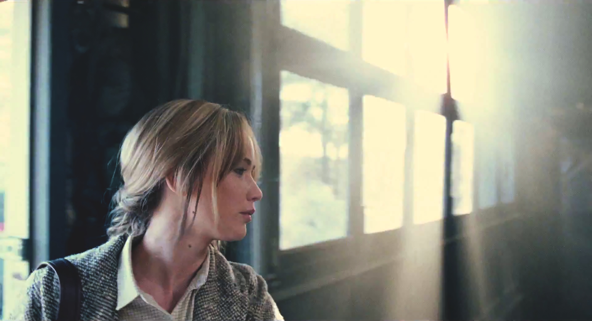Trailer for David O. Russell’s latest ‘Joy’ premieres online