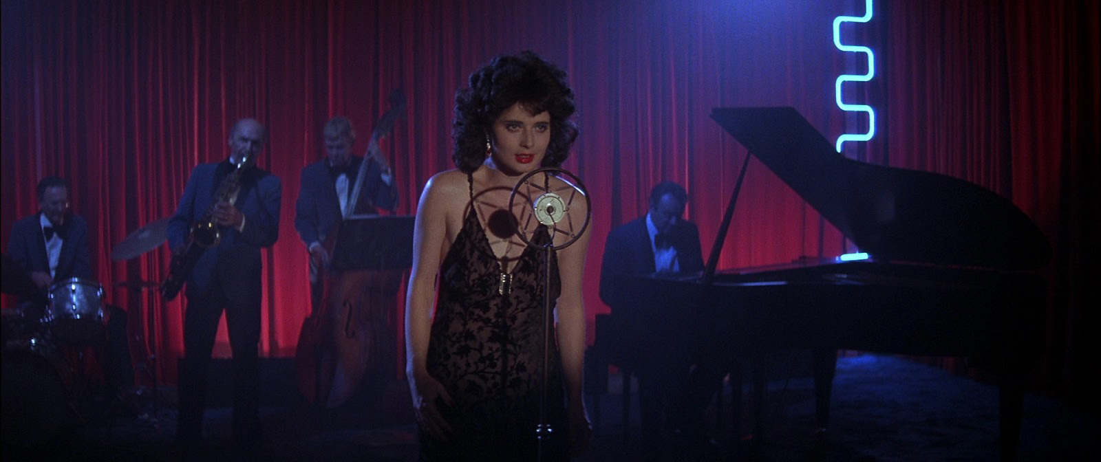 The trailer and poster for a new ‘Blue Velvet’ restoration look gorgeous!